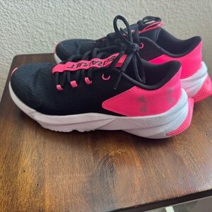 Under Armour Tennis Shoes, Girls Size 5, Bright Pink & Black Worn Once